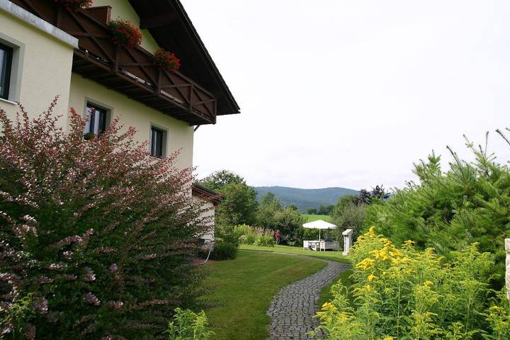 Pension für 2 Personen, mit Balkon/Terrasse und Garten in Schönberg (Bayern) - 3