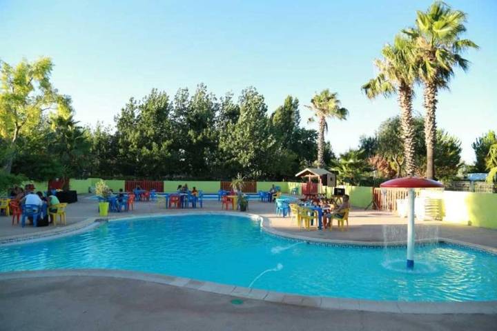 Camping pour 4 personnes, avec piscine, animaux acceptés