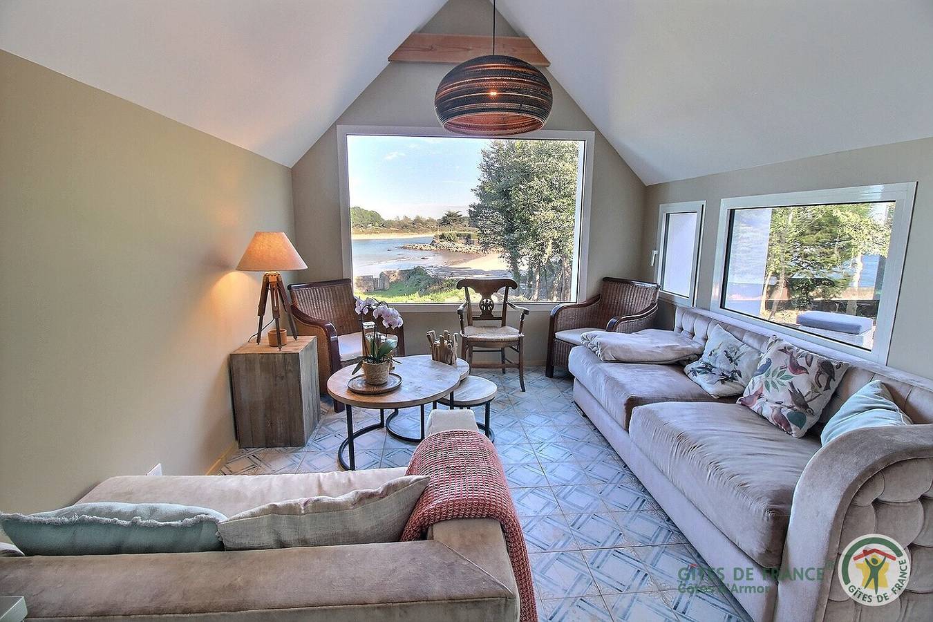 La maison bleue in Trégastel, Côte de Granit Rose