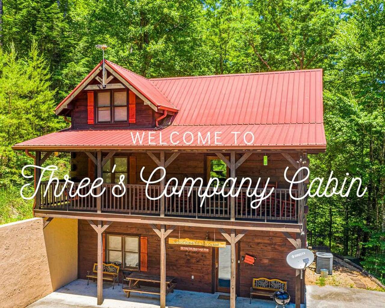Entire apartment, Secluded 3Br Cabin w Hot Tub Dog Friendly Sleeps12 in Sevier County