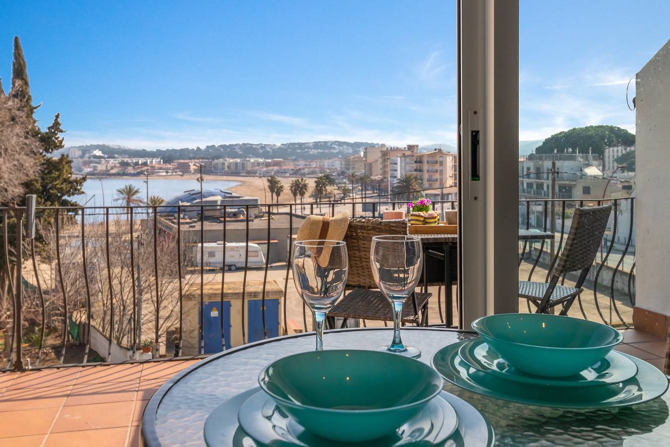 Apartamento entero, Apartamento 'Bella Mar' con vistas al mar, terraza privada y aire acondicionado in La Escala, Alt Empordà
