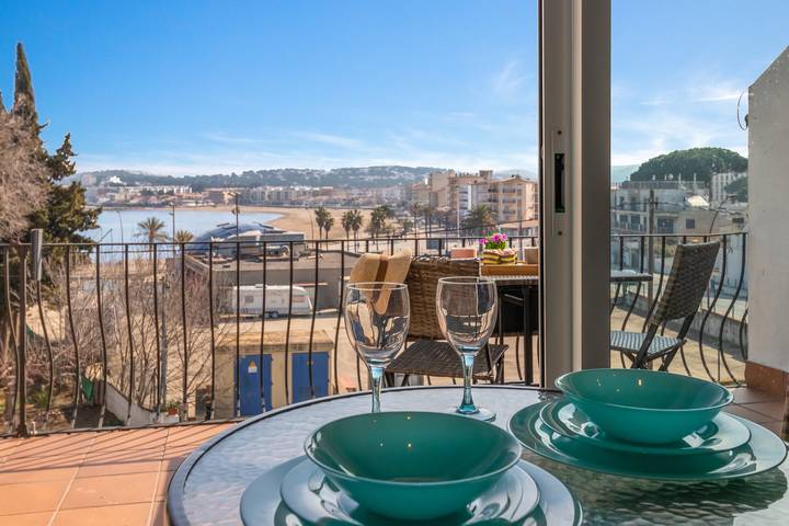 Hel lejlighed, Apartment 'Bella Mar' with Sea View, Private Terrace and Air Conditioning in l'Escala, Upper Empordà