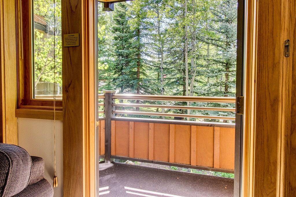 Ganze Wohnung, Holzig Ski-in / out Wohnung w / zwei Whirlpools geteilt, direkt neben der Piste! in Snowmass Village, Aspen Snowmass