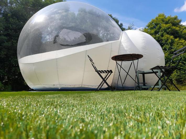 Tente pour 2 personnes, avec Jacuzzi et Terrasse ainsi que Jardin et Piscine