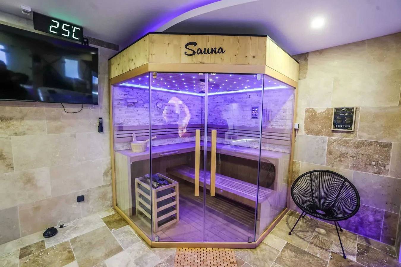 Appartement entier, Appartement spacieux à Montbéliard avec espace bien-être privé in Montbéliard, Doubs