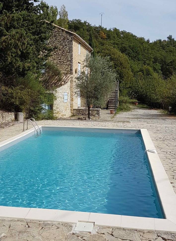 Gîte pour 8 personnes, avec terrasse ainsi que piscine et jardin à Saint-Ferréol-Trente-Pas