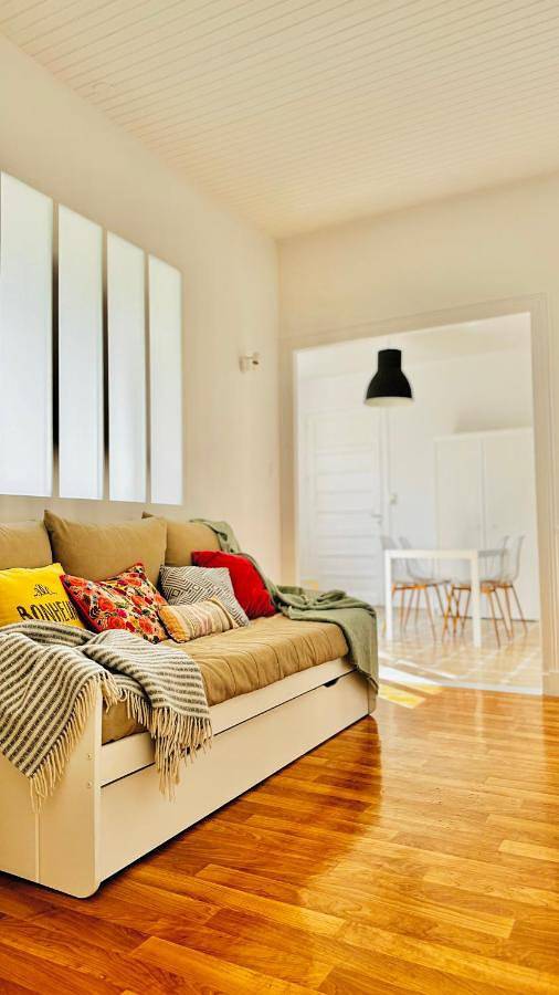 Location de vacances pour 5 personnes, avec piscine ainsi que vue et jardin à Saint-Simeux - 3