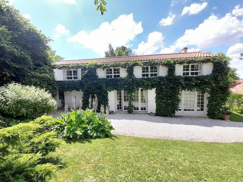 Double Room with Garden View in Velluire, Fontenay-le-Comte