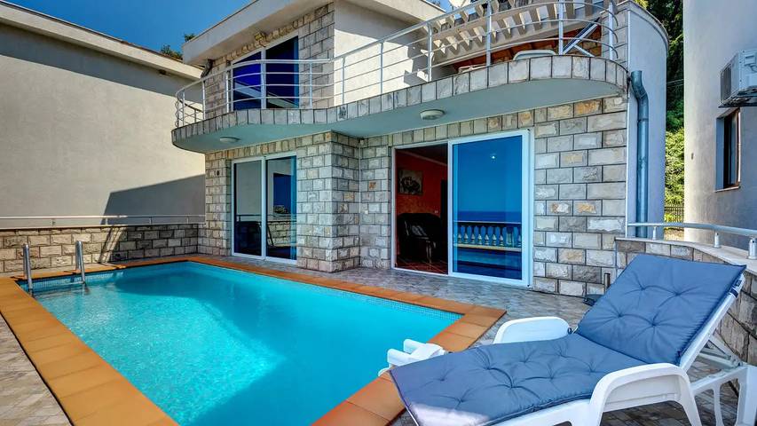 Ferienhaus für 8 Personen, mit Balkon und Garten sowie Pool in Montenegro - 2