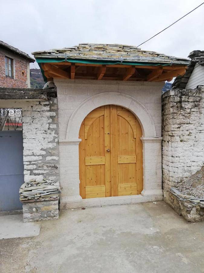 Maison d’hôte pour 3 personnes, avec jardin et vue dans Gjirokastër