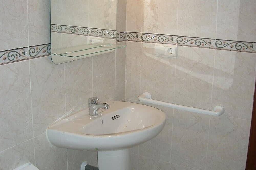 Entire apartment, Apartment in the capital - Airport nearby, beaches, hospital, buses, Wifi in Barrio Buenavista, Puerto del Rosario