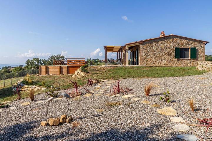 Agriturismo per 4 persone, con giardino e panorama nonché piscina a Scansano