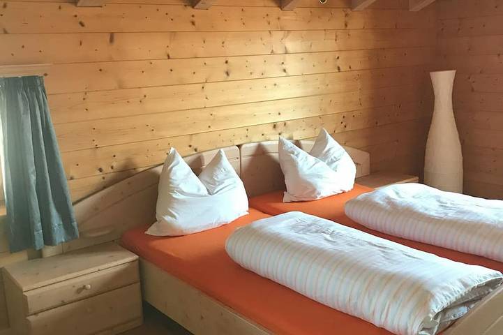 Ganze Wohnung, Ferienwohnung 55qm mit Balkon für max. 3 Erwachsene in Traunstein, Chiemsee