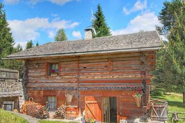 Gîte pour 9 personnes, avec jardin et jacuzzi ainsi que sauna et piscine, animaux acceptés dans Dolomites