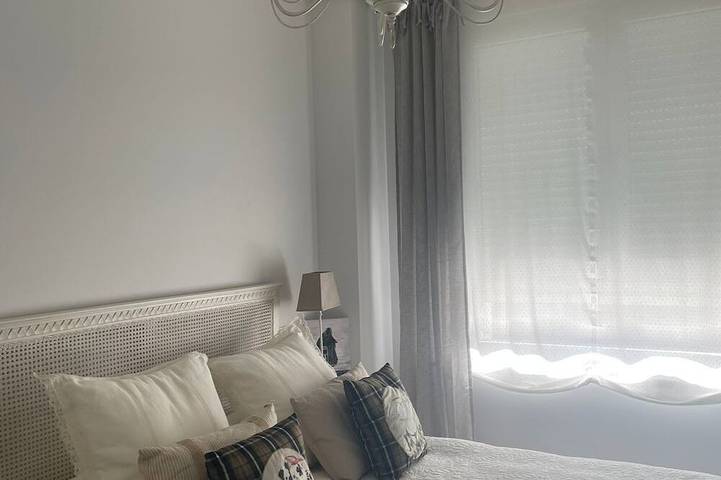 Ganze Wohnung, 3-bedroom apartment with a 100-meter patio featuring a barbecue and an outdoor pool in Burgos, Burgos Provinz
