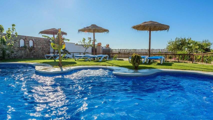 Casa de vacaciones para 4 personas, con terraza y piscina además de jacuzzi y jardín en La Janda - 2