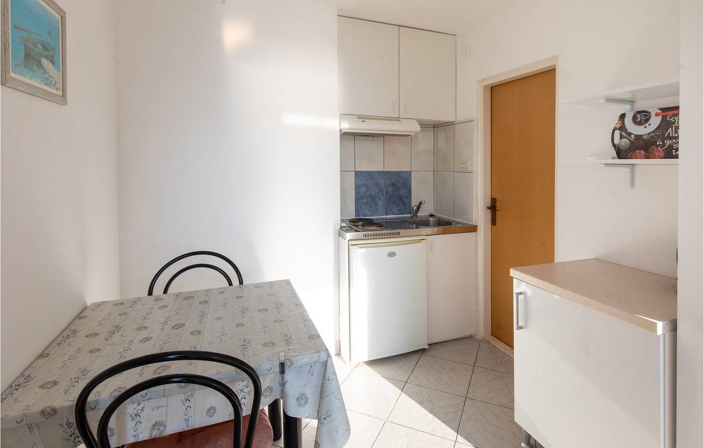 Ganze Ferienwohnung, Gemütliche Wohnung mit Terrasse, WLAN und Parkplatz, 1,5 km vom Strand entfernt in Klek, Dubrovnik-Neretva