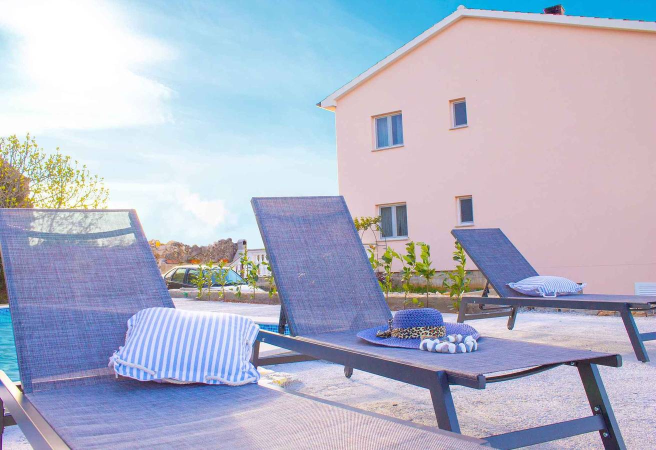 Ganze Ferienwohnung, Ferienwohnung mit Pool und Meerausblick  in Krk