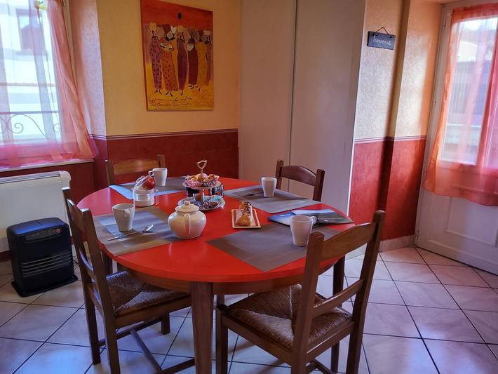 Gîte pour 4 personnes, avec vue ainsi que jardin et terrasse à Saint-Nectaire - 3