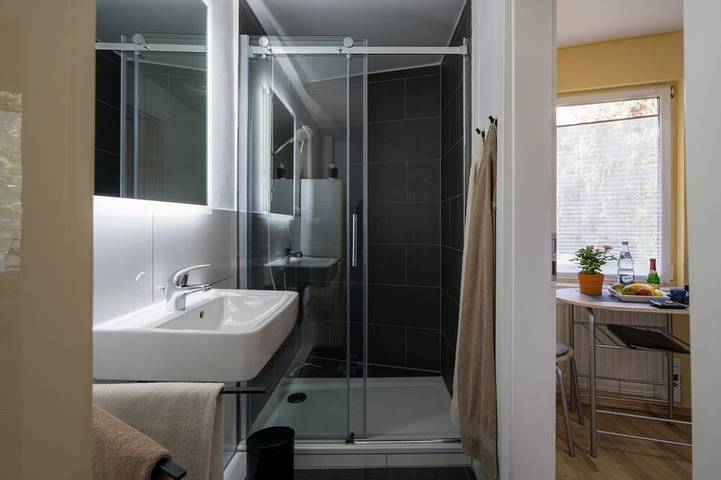 Ganze Wohnung, Kleines Apartment für zwei Personen mit Garten und eigenem Eingang in Bochum, Ruhrgebiet