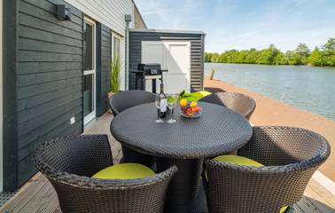 Ferienwohnung für 4 Personen, mit Terrasse und Sauna sowie Seeblick und Garten in Butjadingen