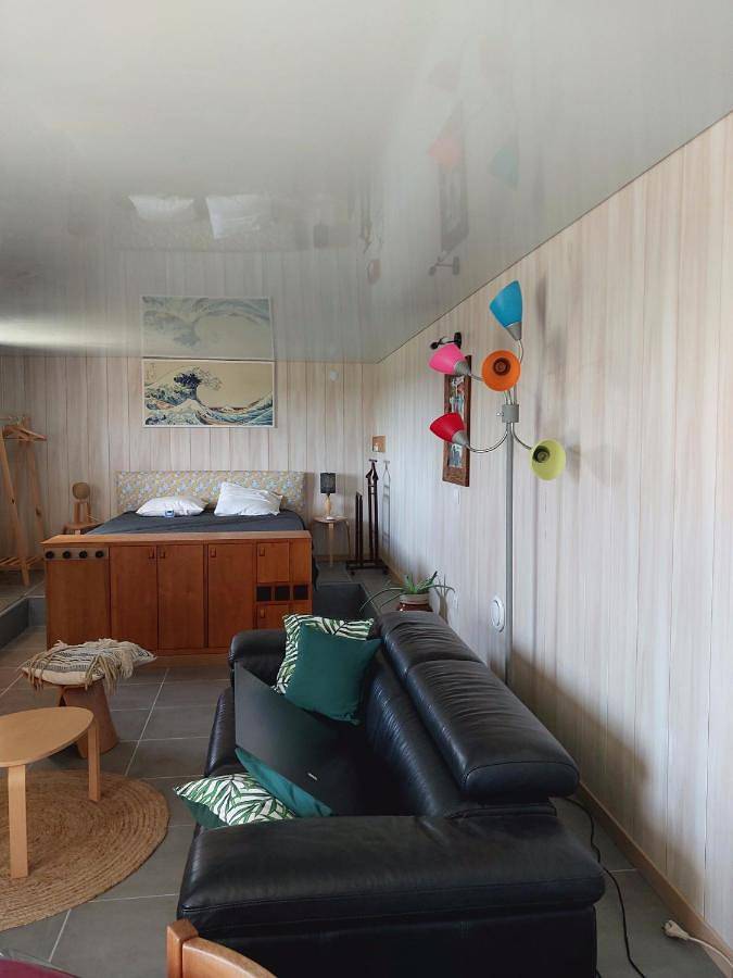 Gîte pour 2 personnes, avec vue ainsi que piscine et jardin à Carla-Bayle
