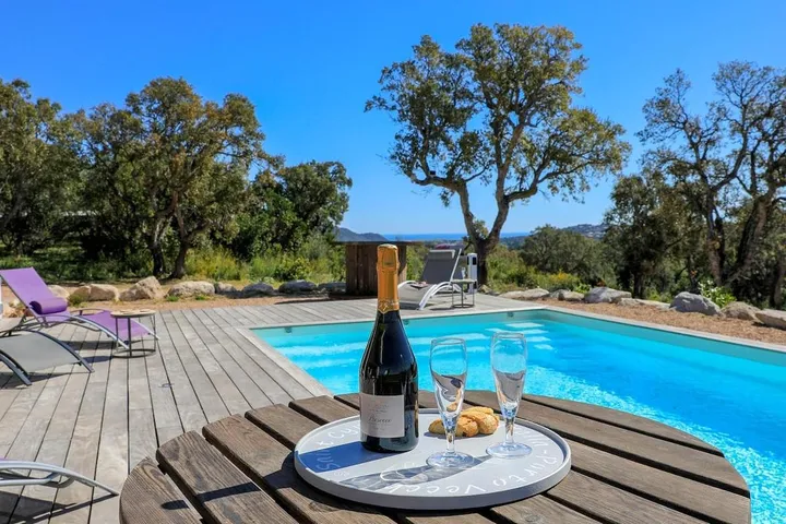 Chalet para 9 personas, con jardín además de vistas y piscina - 1