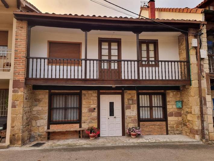 Casa de vacaciones para 12 personas, con vistas y terraza, Se admiten mascotas en Valle de Cabuérniga