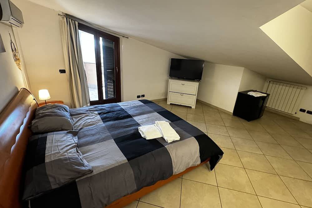Entire apartment, Evaguesthouse just minutes from Rome in Marino, Parco Regionale dei Castelli Romani
