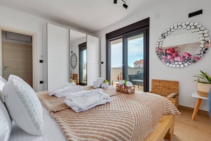 Villa für 12 Personen, mit Garten und Balkon in Povljana - 3