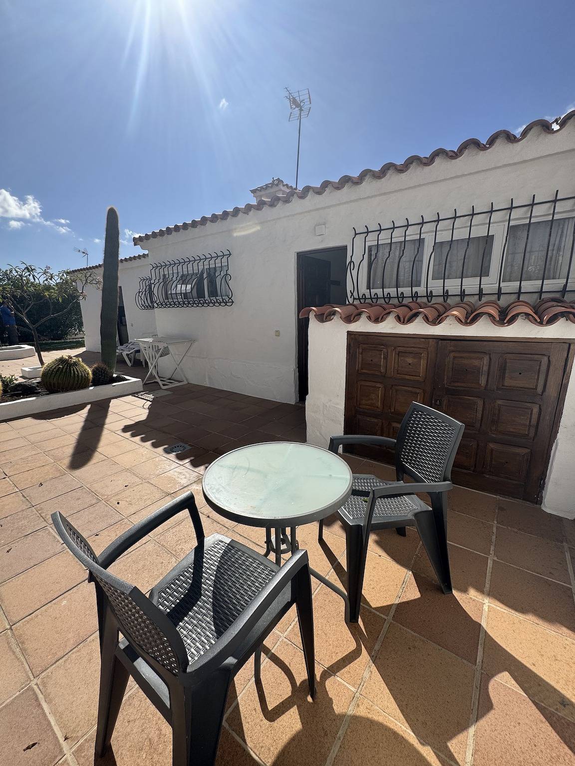 Apartamento entero, Apartamento vacacional 'Los Porches K28' con piscina compartida, terrazas privadas y Wi-Fi in Maspalomas, San Bartolomé de Tirajana