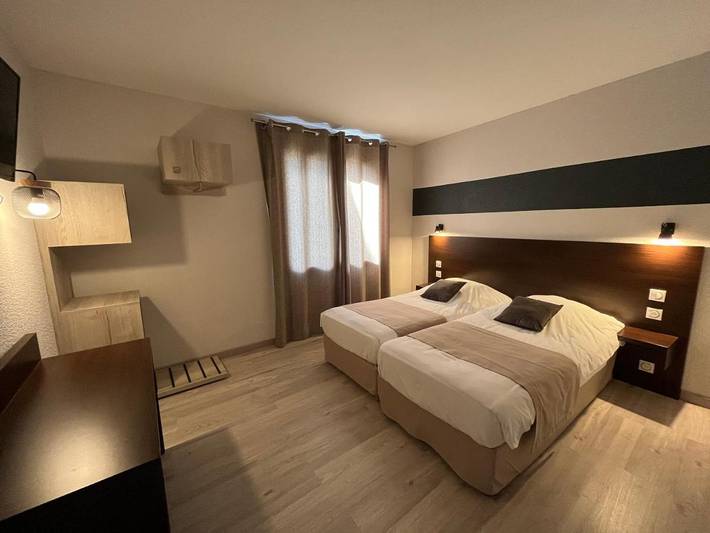 Hôtel pour 5 personnes, avec terrasse, animaux acceptés à Aumont-Aubrac - 3