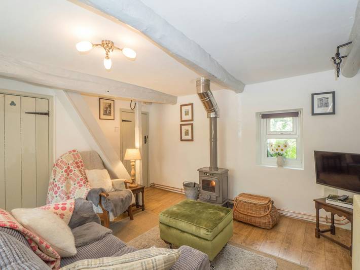 Cottage for 2 people, with pool and hot tub as well as terrace and garden in South-Wales
