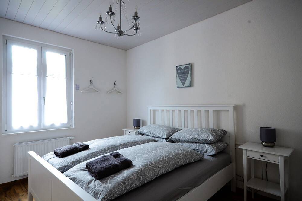 Apartamento entero, Elegante apartamento nuevo ubicado a 3 minutos a pie de la estación Interlaken West. in Interlaken, Lago de Thun