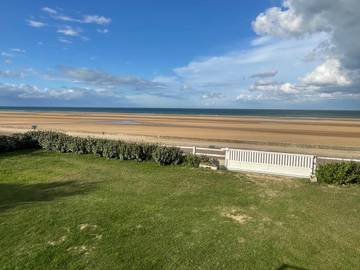 Gîte pour 6 personnes, avec terrasse ainsi que jardin et vue, adapté aux familles à Saint-Laurent-sur-Mer