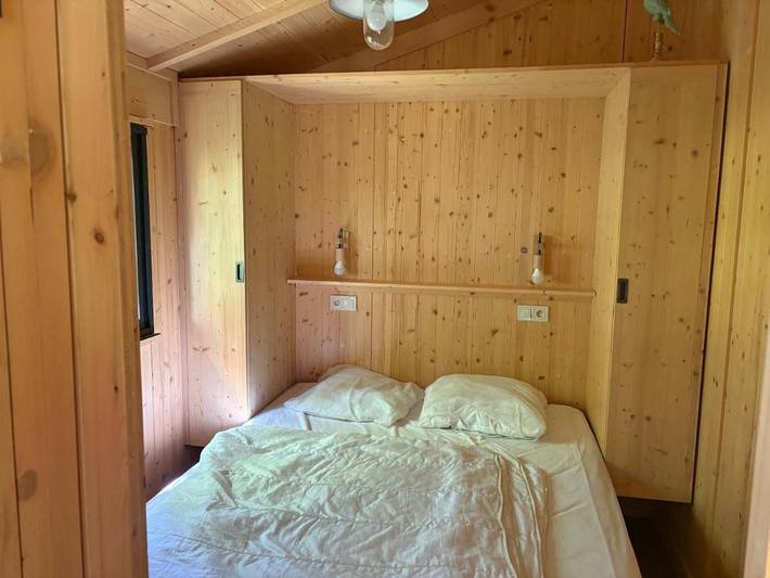 Location de vacances pour 2 personnes, avec jardin et terrasse ainsi que piscine et vue à Bassignac-le-Haut - 3