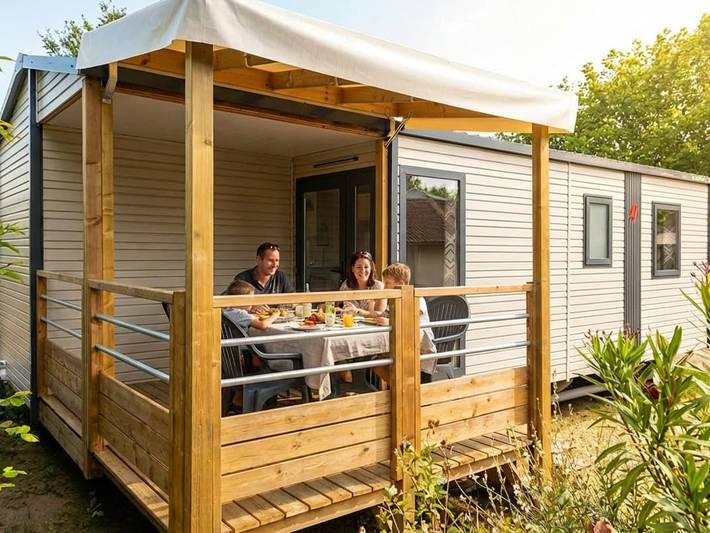 Camping für 6 Personen, mit Pool und Terrasse in Cantal