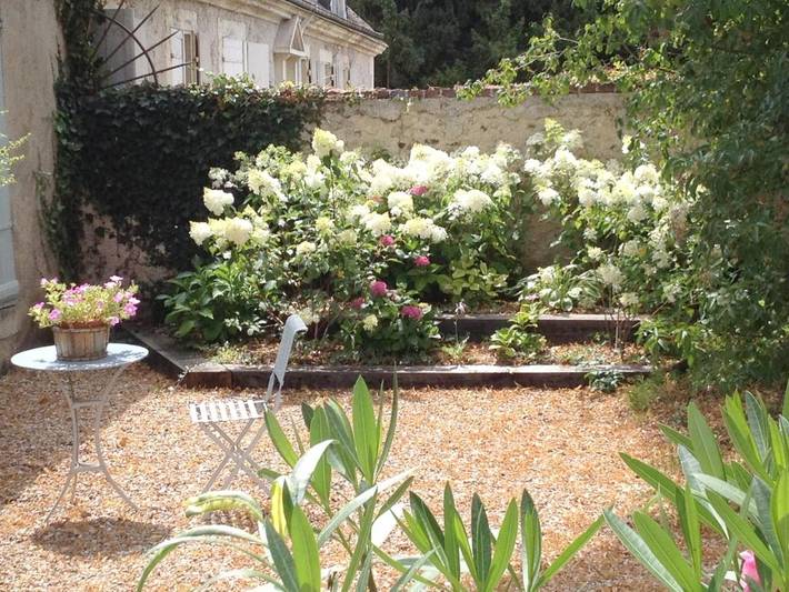 Location de vacances pour 2 personnes, avec vue ainsi que terrasse et jardin à Prunay-Cassereau - 3