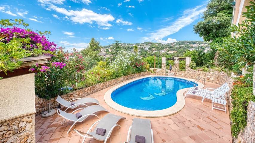 Villa "Costacabana - Cleo" con vistas al mar, piscina privada y Wi-Fi in Lloret de Mar, Costa Brava