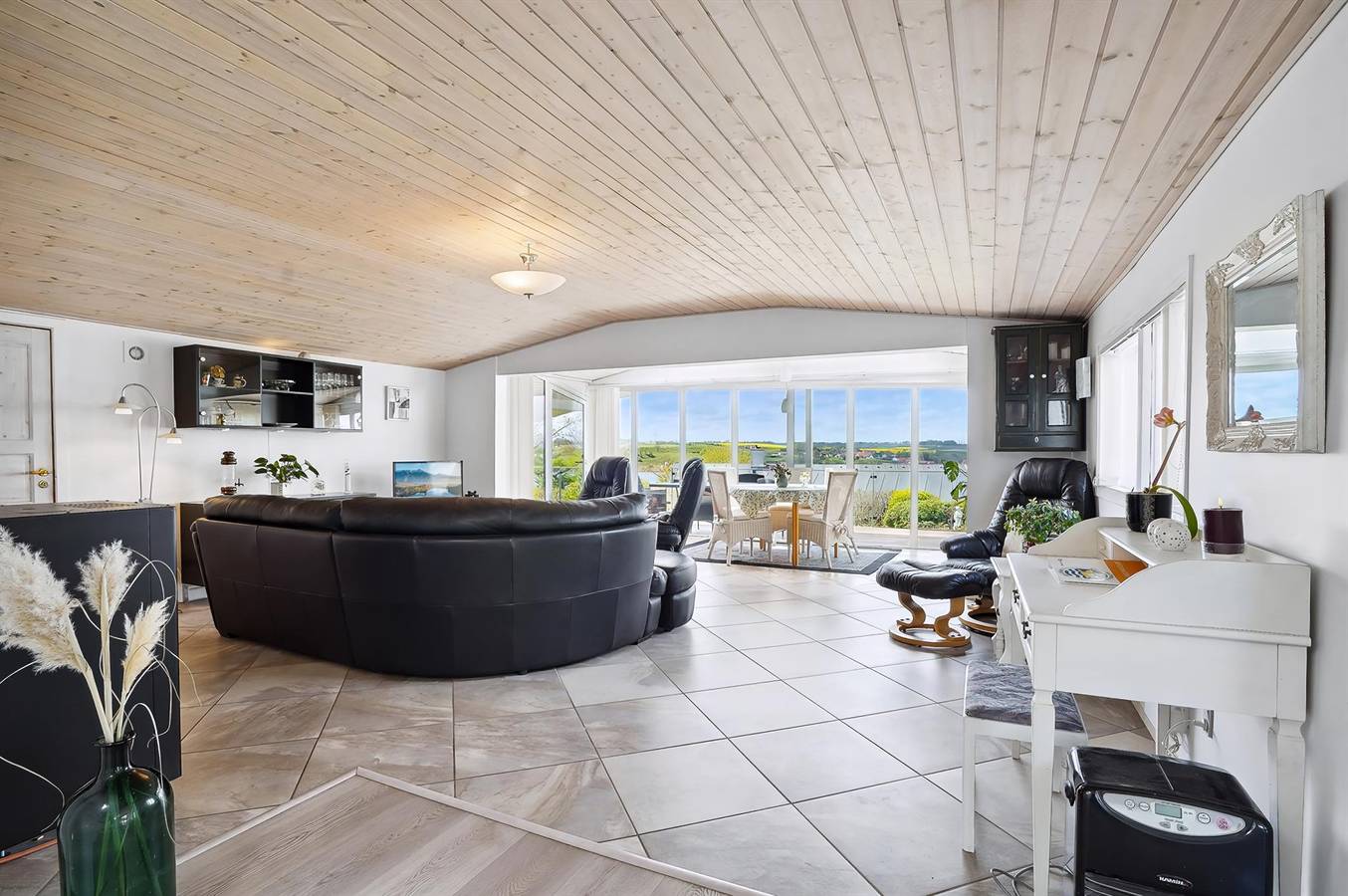 Stunning home in Løgstrup w/ 3 Bedrooms in Hjarbæk, Limfjord in Westjütland