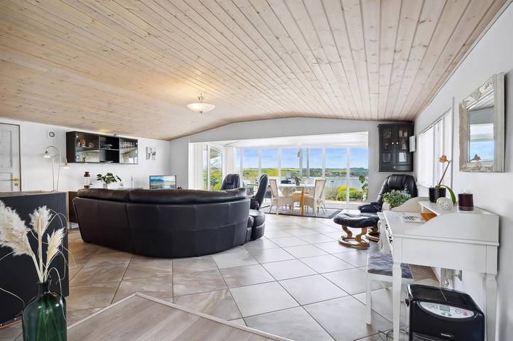 Stunning home in Løgstrup w/ 3 Bedrooms in Hjarbæk, Limfjord in Westjütland