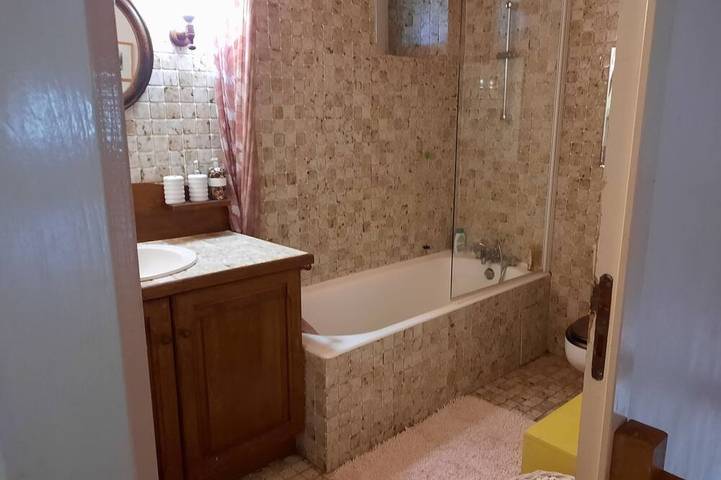 Rooms overlooking the garden with a beautiful view, available for rent as a whole or separately in Cahors, Quercy