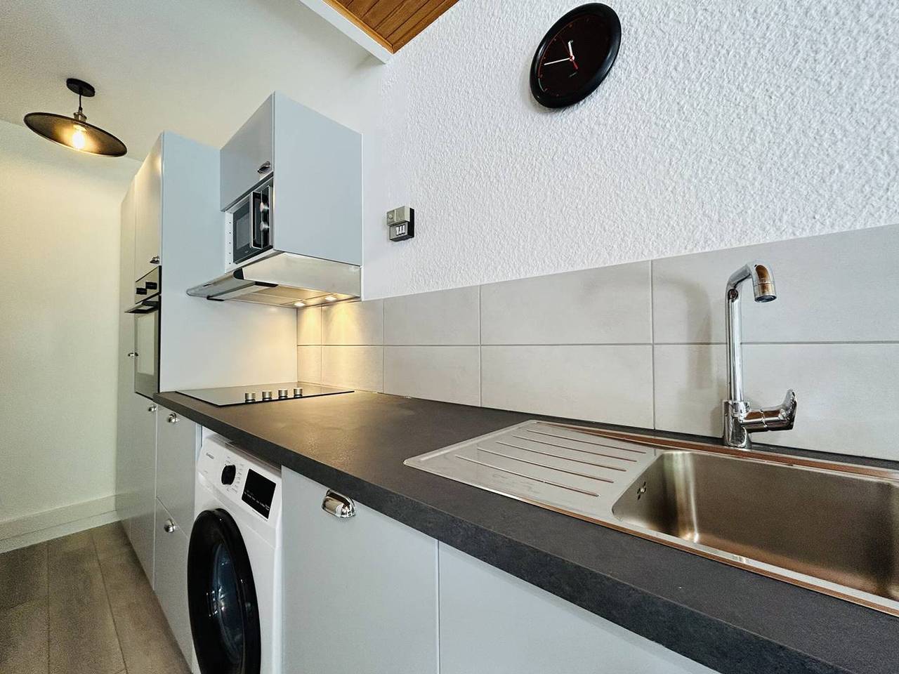 Apartamento entero, Estudio renovado con balcón y vista a la montaña, cerca de pistas y tiendas in La Salle les Alpes, Serre Chevalier