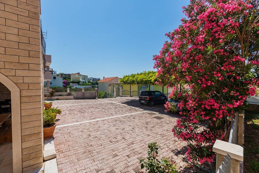Geheel vakantieappartement, Room 79-1 for 2 Pers. in Duce in Dugi Rat, Omiš-Riviera