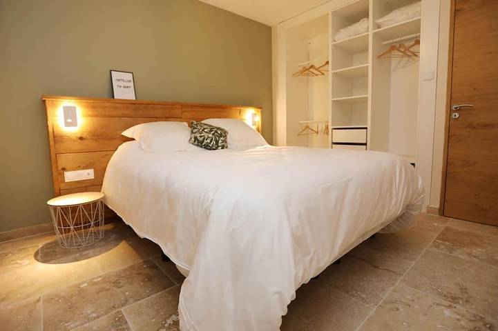 Ganze Wohnung, L'Olivier villa with private pool in Vers-Pont-du-Gard, Nimes und Umgebung