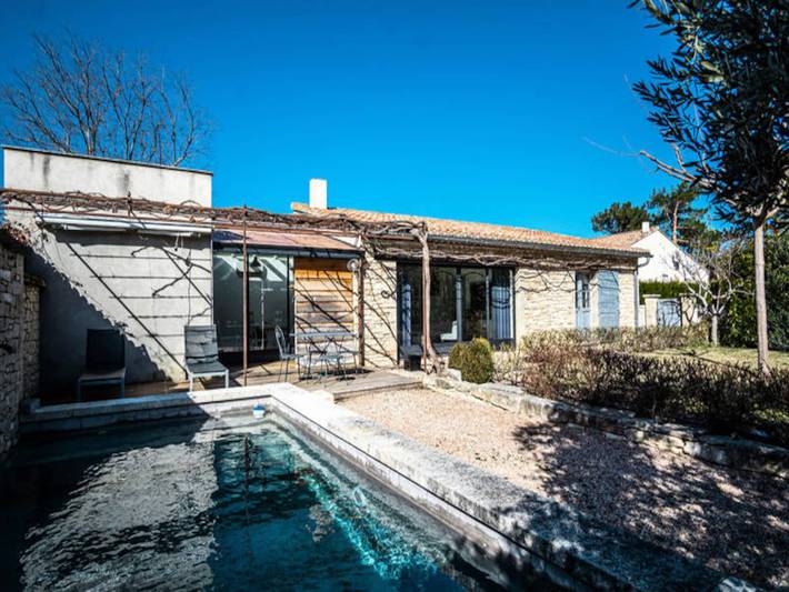 Gîte pour 2 personnes, avec piscine et jardin, adapté aux familles à Lagnes - 3