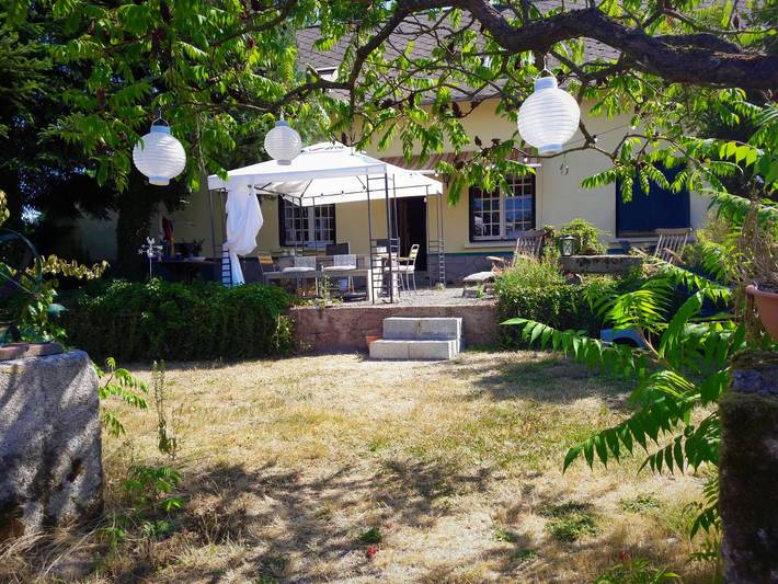 Chambre avec petit déjeuner pour 2 personnes, avec piscine, animaux acceptés à La Chapelle-sous-Uchon