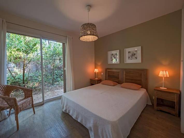 Location de vacances pour 12 personnes, avec terrasse ainsi que jardin et piscine dans Pyla-sur-Mer - 2