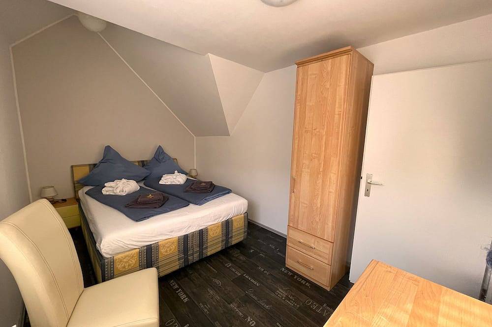Ganze Wohnung, Gemütliche Ferienwohnung mit zwei Schlafzimmern an der sonnigen Untermosel in Burg Eltz, Burgen (Mosel)
