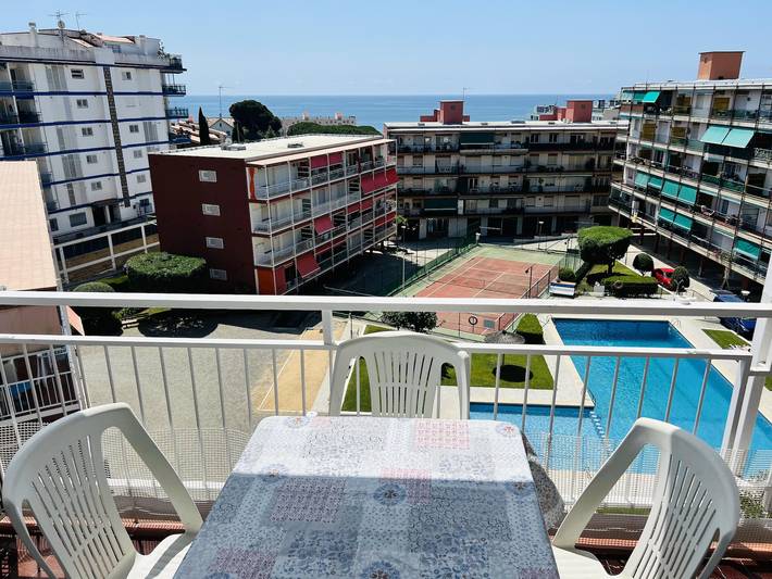 Apartamento de vacaciones para 5 personas, con jardín y balcón además de piscina y vistas al mar, Familias con niños - 1